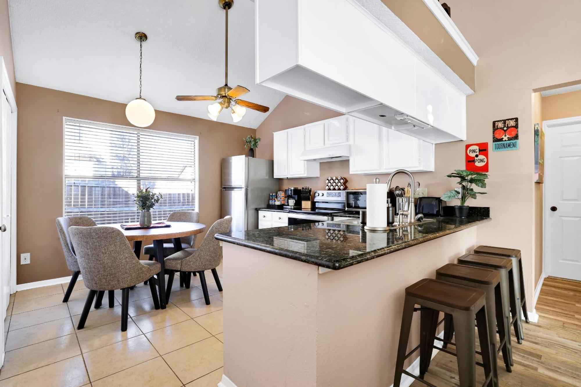 Pong - A Birdy Vacation Rental San Antonio Exterior photo