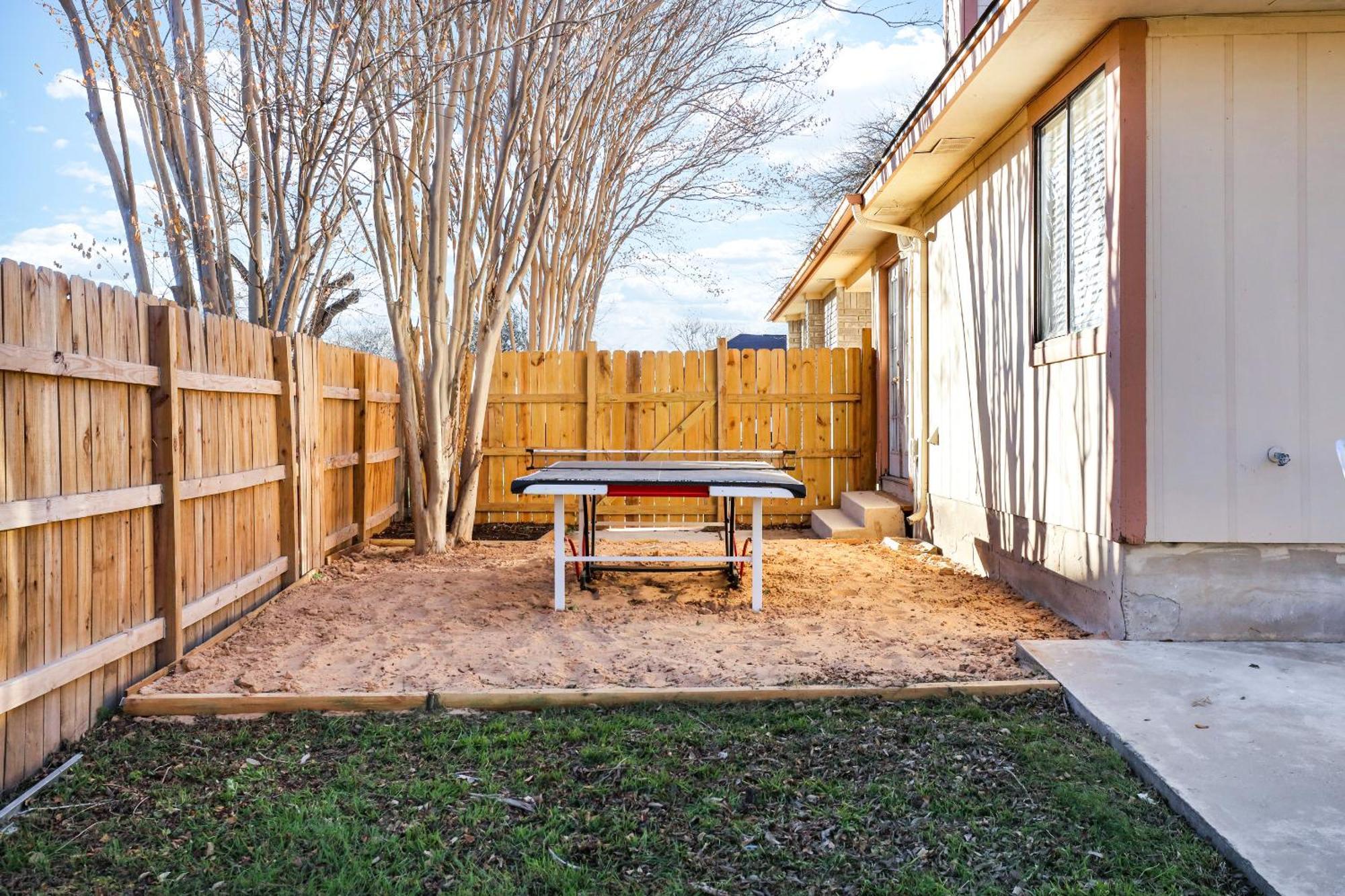 Pong - A Birdy Vacation Rental San Antonio Exterior photo